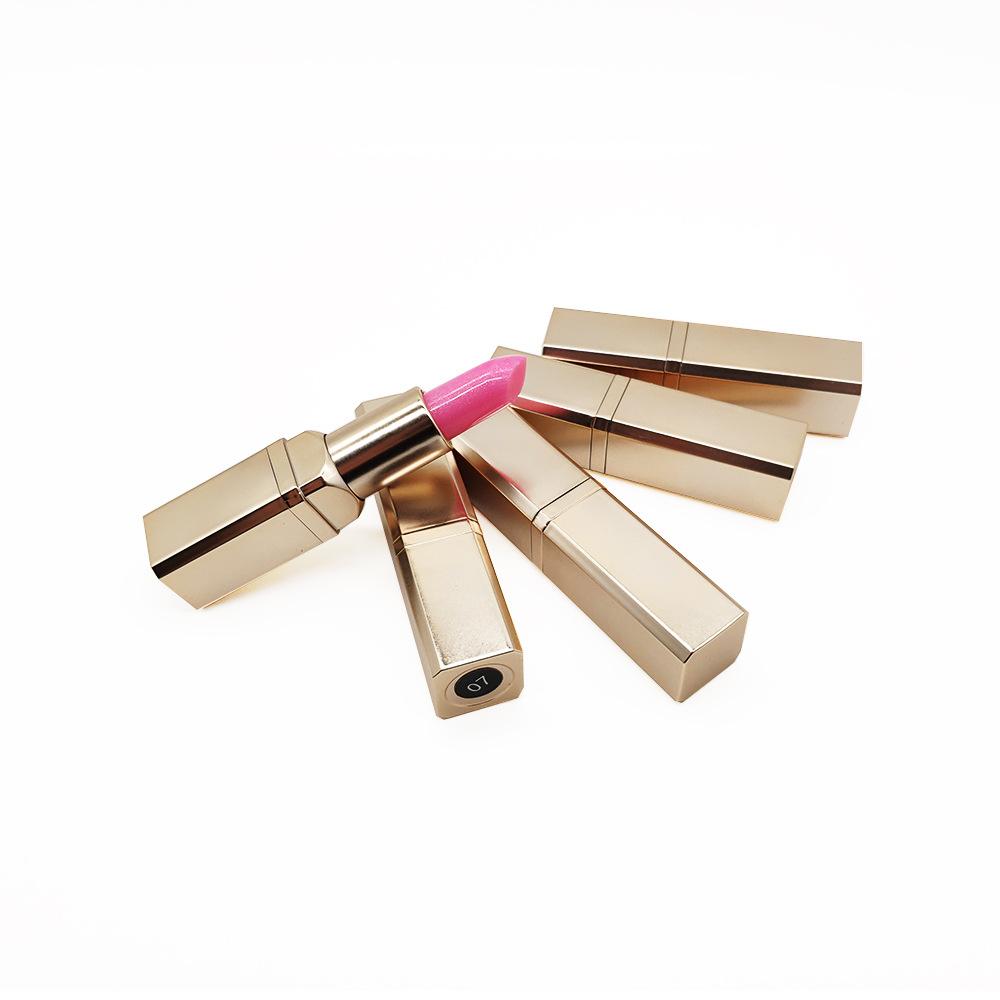 Color-Changing Lip Gloss for Dry Lips